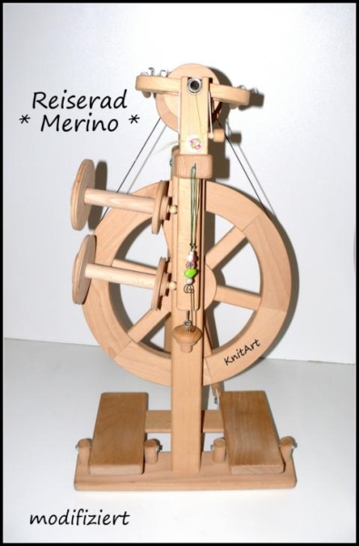 Modifiziertes, neuwertiges Reise Spinnrad * Merino * mit Doppel-Wipp-Tritt plus Haspel, Zunächst RESERVIERT f. Fr. Weiß