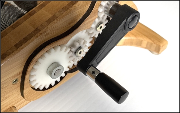 Majacraft "Atom" Mini Carder